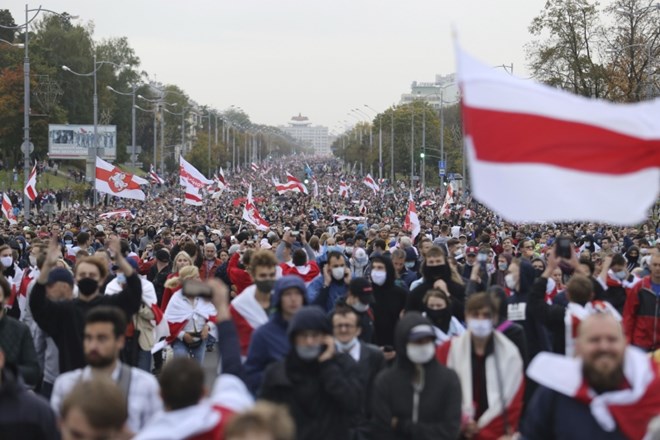 Tihanovska za posredovanje Macrona v krizi v Belorusiji