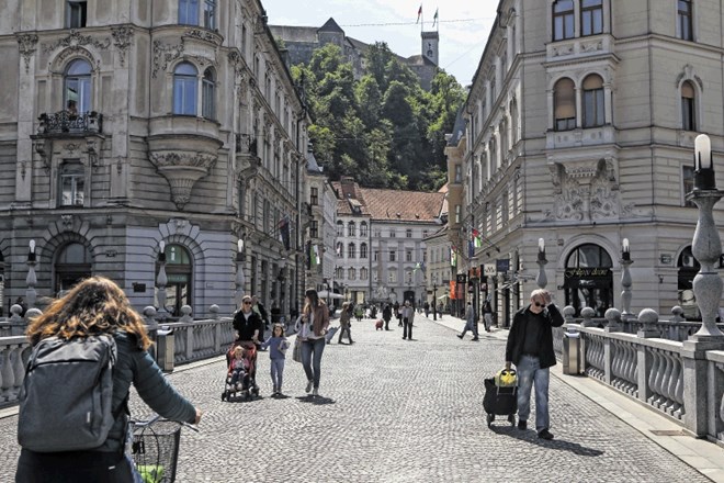 Ljubljana se med občinami uvršča najvišje po absolutnem številu potrjenih primerov okužbe z novim koronavirusom, ne pa tudi...