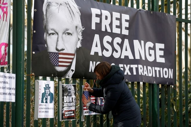 Britanska odločitev o izročitvi Assangea ZDA znana januarja