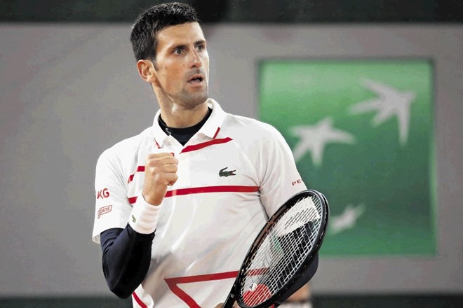 Novak Đoković je sicer izgubil prvi niz v Parizu, a vseeno že desetič napredoval v polfinale.