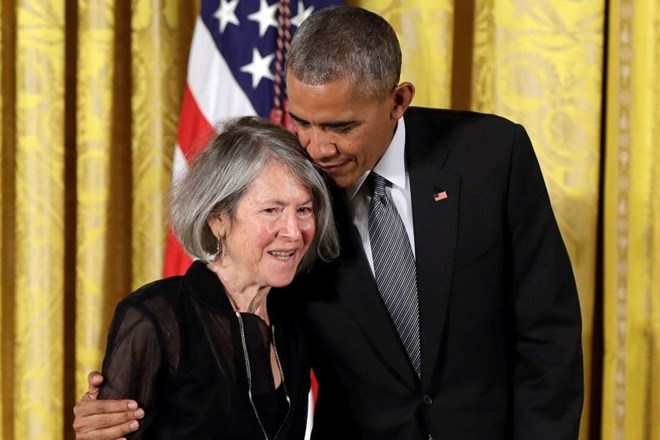 Med mnogimi nagradami, ki jih je za svoje delo prejela pesnica Louise Glück, izstopa tudi nacionalna nagrada za humanistiko....