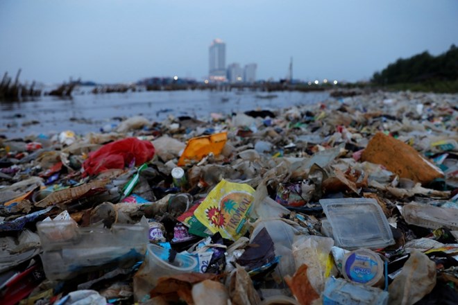 Oceani so požiralniki mikroplastike – na morskem dnu leži 14 milijonov ton odpadkov