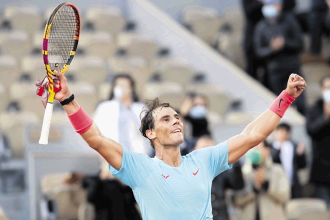 Španec Rafael Nadal se je takole veselil uvrstitve v svoj 13. finale v Parizu.