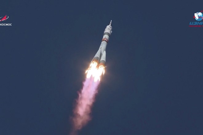 Sojuz s tremi člani posadke srečno prispel na ISS