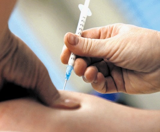 Letos  se je zaradi širjenja okužb z novim koronavirusom treba povsod predhodno naročiti za cepljenje proti gripi.