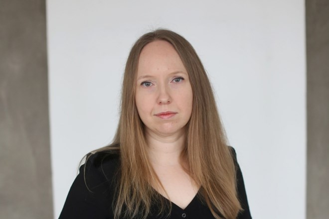 Znamka: Nina Knavs, novinarka