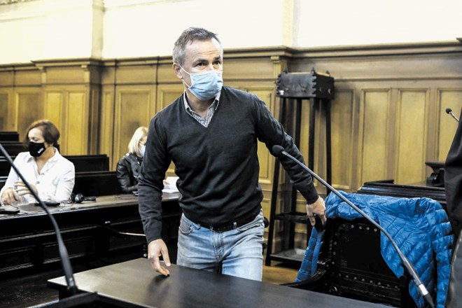 Primož Ulaga je pred sodnico očitke tožilstva zanikal, ob odhodu s sodišča pa jih je ocenil kot nizke udarce.