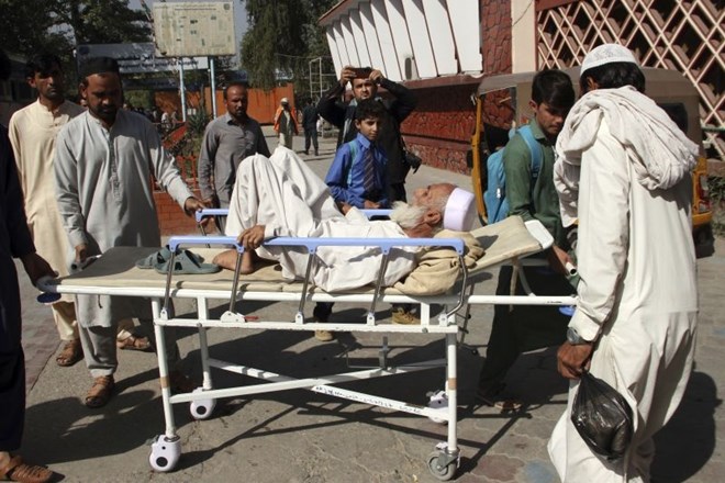 V Afganistanu v letalskem napadu na mošejo ubitih več otrok