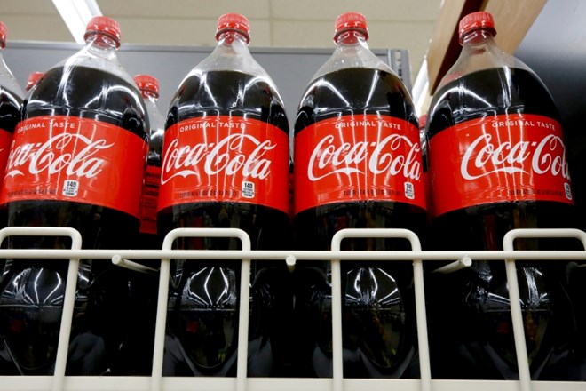 Coca-Cola v tretjem četrtletju s padcem dobička in prihodkov 