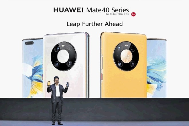 Izvršni direktor potrošniške divizije Huaweija Richard Yu med predstavitvijo mobilnikov serije mate 40