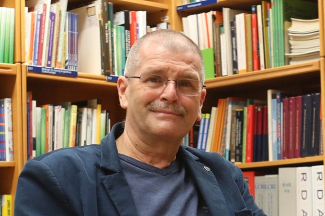 Znamka: Miha Kovač, profesor založništva