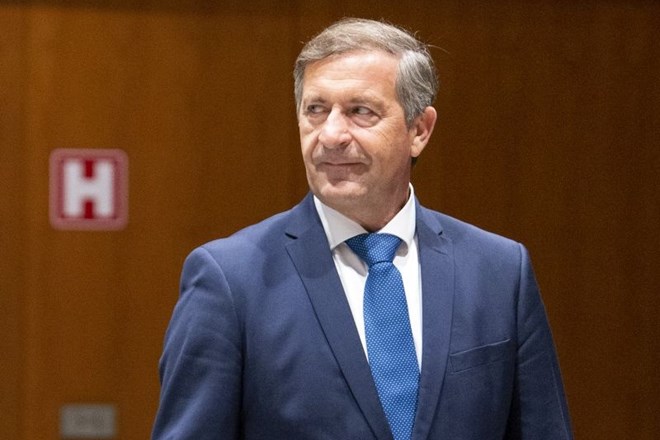 V igri za predsednika upokojenske stranke sta ostala dva kandidata: Karl Erjavec in Srečko Felix Krope.