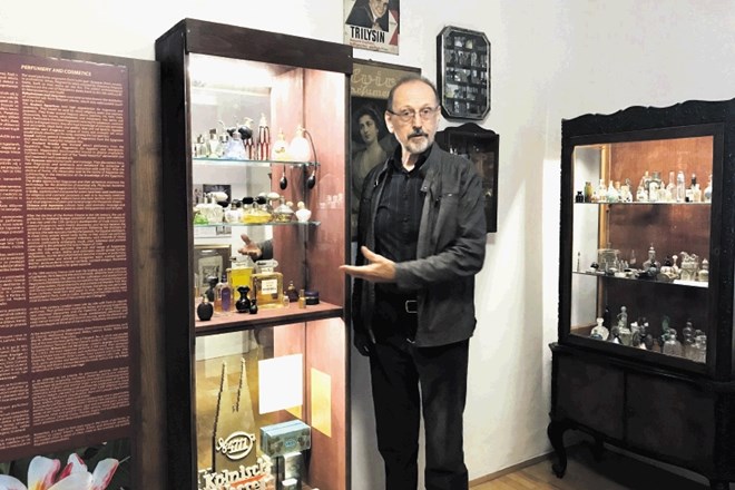 Parfumske stekleničke, katerih zbirka je na ogled v Lekarniškem in alkimističnem muzeju v Radovljici, so že od nekdaj...