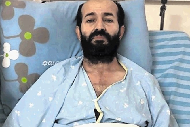 Maher al Akhras že 96 dni zavrača hrano in s tem protestira proti zaporu, v katerega so ga vtaknile izraelske oblasti in...
