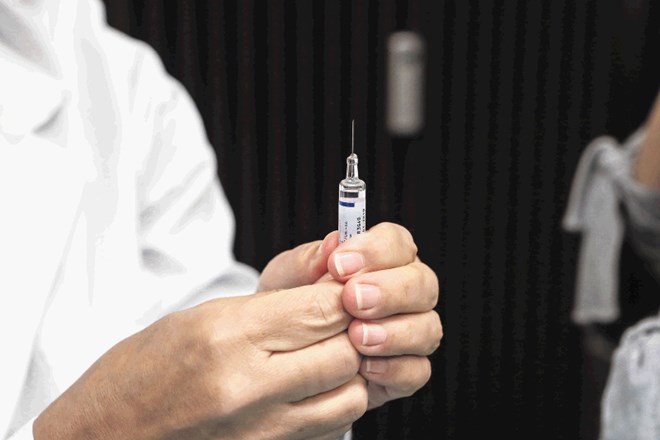 Kljub  znakom, da bo cepiva  hitro zmanjkalo,  je ministrstvo za zdravje predolgo odlašalo z uveljavitvijo  prednosti za...