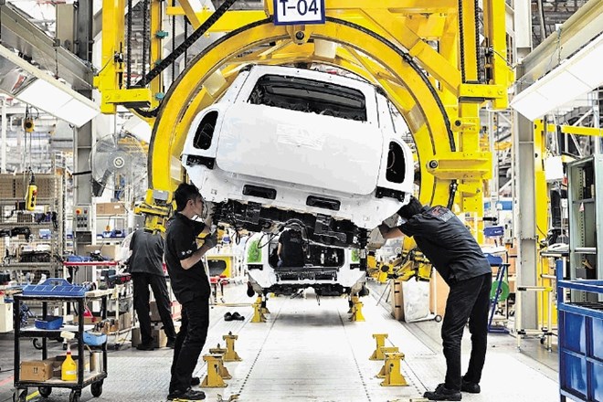 Začetki avtomobilske industrije na Tajskem segajo v leto 1960, danes pa zaposluje 900.000 ljudi, 80 odstotkov v podjetjih za...