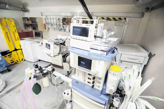 V slovenskih bolnišnicah je po velikih spomladanskih nakupih že 439 ventilatorjev, primernih za bolnike z boleznijo covid-19,...
