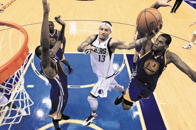 Zadnjo sezono v ligi  NBA je leta 2012 Delonte West (v sredini) odigral v dresu Dallas Mavericks.