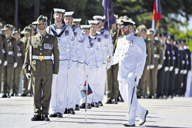 Častna straža avstralske vojske pred obrambnim ministrstvom v Canberri. Objavljeno poročilo govori o vojnih zločinih...