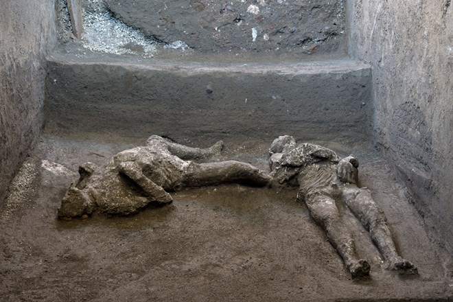 OStanki dveh moških izpred več kot 2000 let.