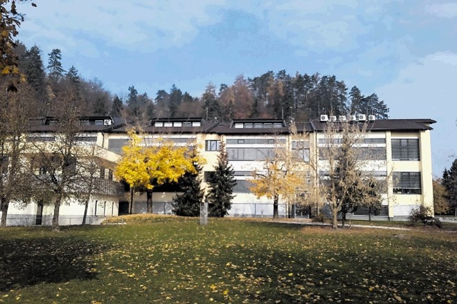 S preureditvijo stare telovadnice bo Osnovna šola Mengeš pridobila večjo knjižnico, kuhinjo z jedilnico in štiri dodatne...