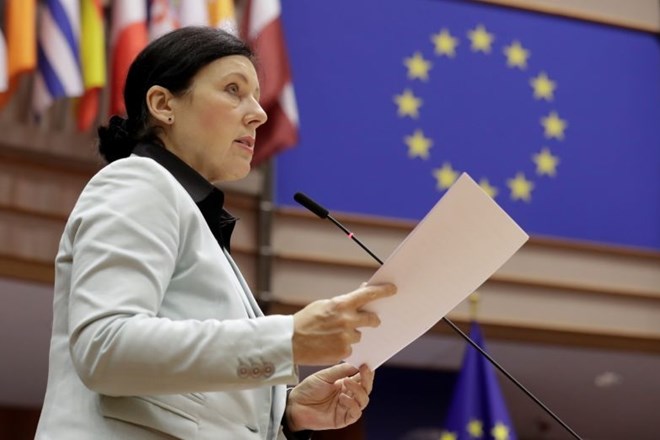 Evropska komisarka za vrednote in preglednost Vera Jourova je opisovala, kako pomembna je medijska svoboda za Evropsko unijo...