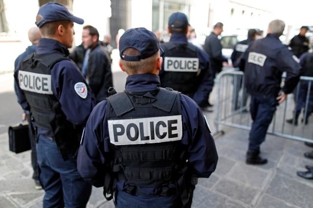 Vroča francoska polemika o spletni anonimnosti policistov