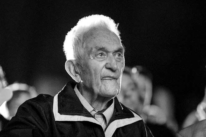 Ivan Marinček - Žan  je med drugo svetovno vojno deloval znotraj OF, nekaj časa tudi kot radiotehnik v radiodelavnicah...