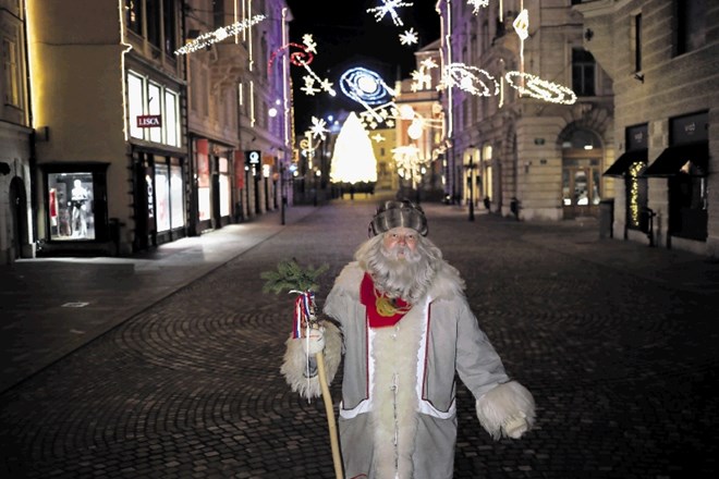 Dedek Mraz obiskal prazne ljubljanske ulice