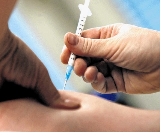 Rezultati raziskav treh agencij kažejo, da se je odnos do cepljenja poslabšal poleti, jeseni pa je naklonjenost cepljenju...