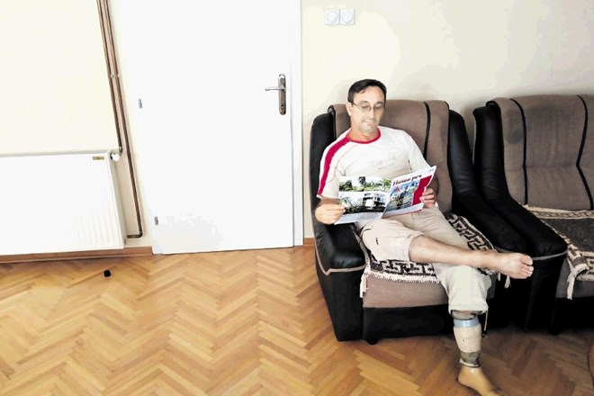 Novici Kostiću je protezo za nogo, ki jo je izgubil v vojni, podaril hrvaški vojni veteran.