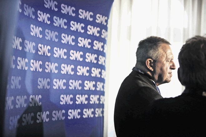 Prvak SMC Zdravko Počivalšek bo jutri svetu stranke pojasnjeval, zakaj kljub povabilu Karla Erjavca, da se SMC pridruži...
