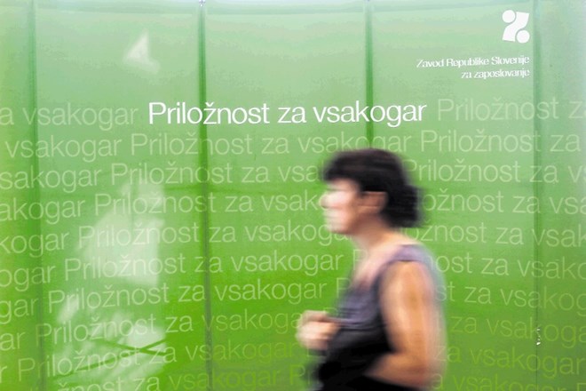 Koronakriza je najbolj prizadela mlade in nizko izobražene, še posebej v Sloveniji
