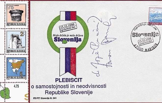 Prve »slovenske znamke« so izšle konec novembra 1990, javnost je bila šokirana (levo detajl pole). Plebiscit je zaznamovala...