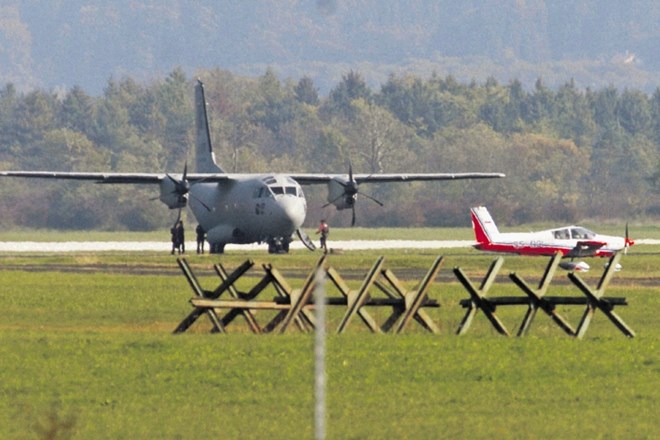 Med transportnimi letali, ki jih ponujajo v nakup Slovenski vojski, je tudi C-27J španskega proizvajalca Leonardo. A do...