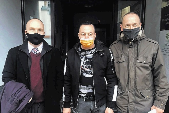 Odvetnik Matjaž Šaloven (levo), njegova stranka Franc Mikolič in soobtoženi Janez Lipnik računajo na to, da bo oprostilna...