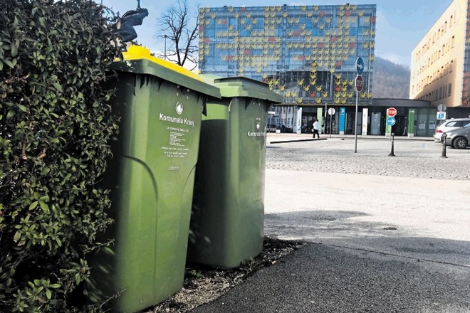 Mnoge Kranjčane je obvestilo Komunale Kranj, da smetnjake za embalažo odstranjujejo z ekoloških otokov, močno razburilo. A na...