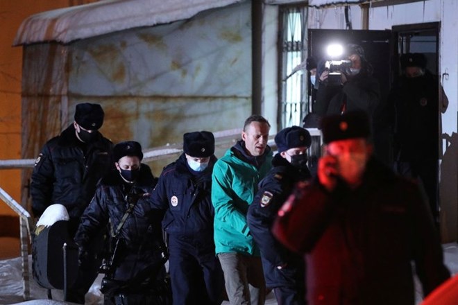 Zahod za izpustitev Navalnega, ki pravi: “Dedka je strah”