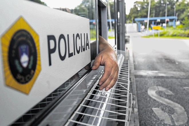 Policisti prejšnji  konec tedna odkrili 21 ponarejenih testnih izvidov