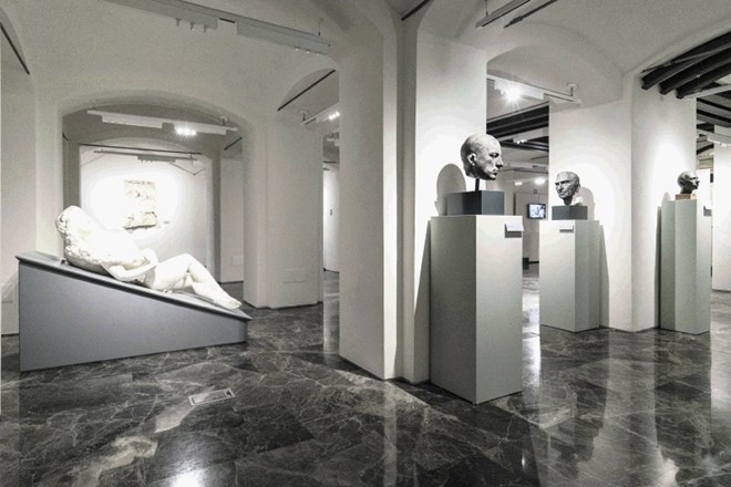 Donacija del kiparja Frančiška Smerduja je te dni na ogled na občasni razstavi v Narodni galeriji.
