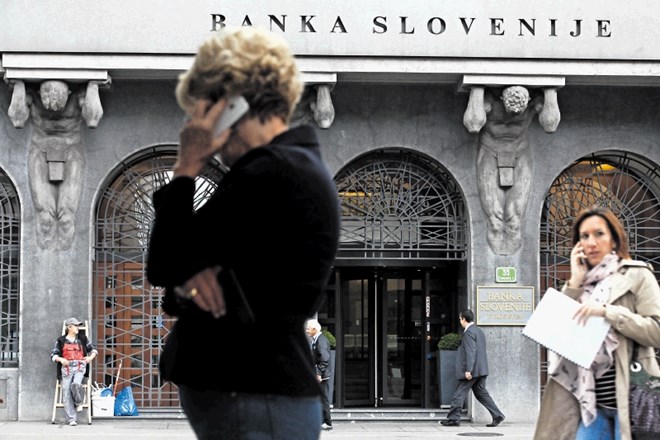 Bivši imetniki obveznic in delnic bank že od leta 2013 čakajo na rešitev vprašanja, ali je v okviru sanacije slovenskih bank...