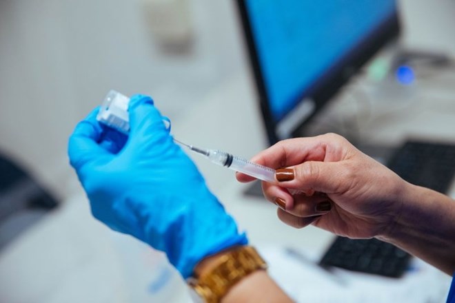 Nemčija zaradi zamud pri dobavi cepiv farmacevtskim podjetjem grozi s tožbami