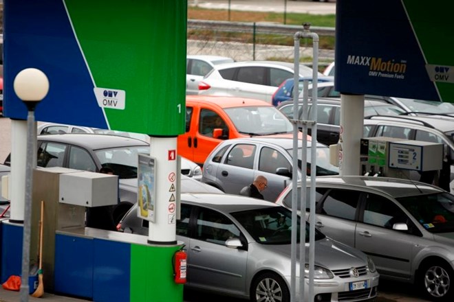 OMV namerava prodati 120 bencinskih servisov v Sloveniji.