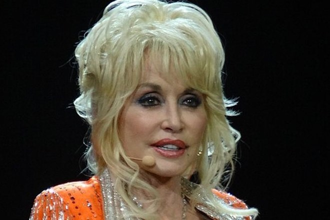 Dolly Parton  pravi, da se vsekakor bo cepila, le vrste noče preskakovati.