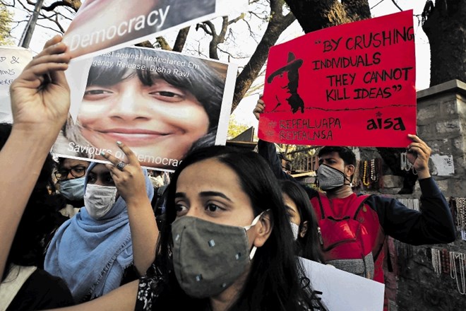 Ta teden so v Indiji potekali številni protesti, ki so zahtevali izpustitev Ravijeve iz zapora, za to pa so se zavzele tudi...