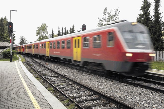 Občina Domžale pozdravlja posodobitev železniške proge, predvsem zunajnivojsko ureditev prehodov čez progo.