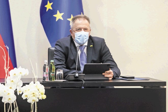 Minister za gospodarstvo Zdravko Počivalšek napoveduje tožbe proti medijem.