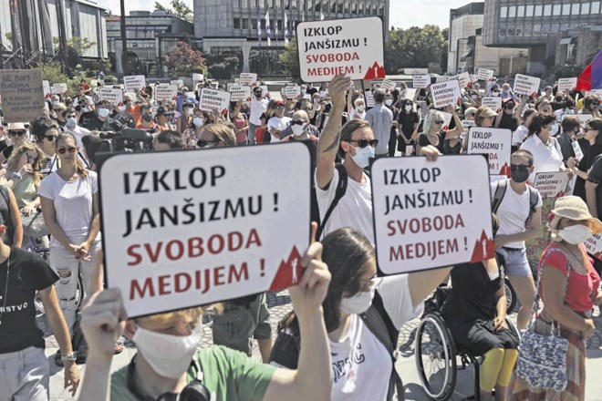 Slovenski tiskovni agenciji ponovno grozi, da bo zaradi Janševih kapric ostala brez denarja. (Fotografija je z novinarskega...