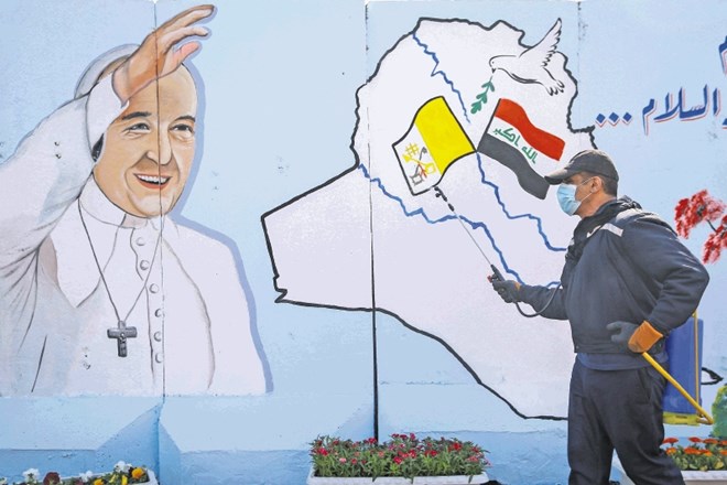 Ulice iraških mest so pred obiskom okrasili s poslikavami papeža.