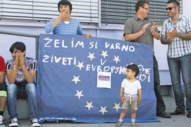 Nekateri prosilci za azil v Sloveniji čakajo na odločitev več let. Fotografija je simbolična.